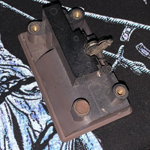 Cadillac Deville 94-99 Glove Box Latch 95-02 Eldorado 95-97 Seville (RARE) TAUPE - Picture 5 of 6
